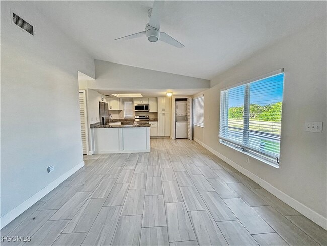 Building Photo - 5023 SW 16th Pl Unit 202 Rental