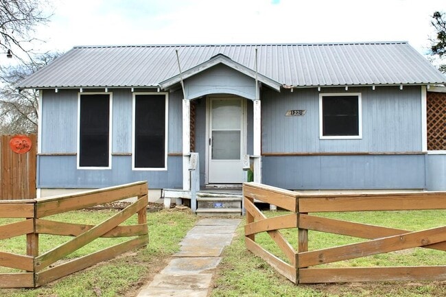 Building Photo - 1221 Giddings St Rental