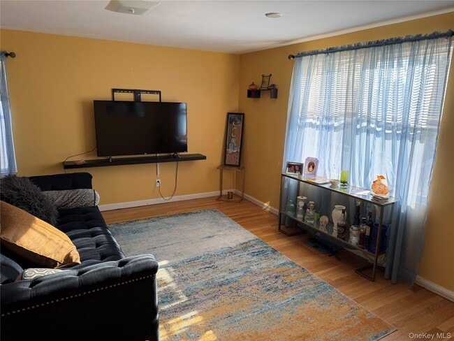 222 Colonial Ave Unit 2nd Fl