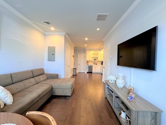 Photo - 371 Main St Unit 4