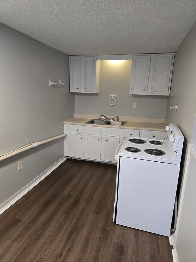 Photo - Cozy Renovated Studio Home – Pet Friendly ... Unit 1519 B