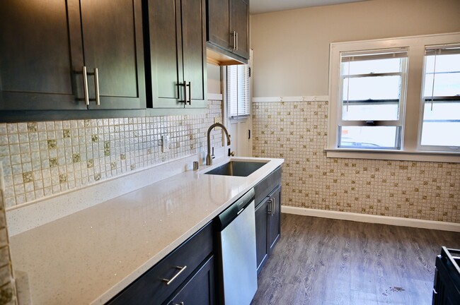 Kitchen - 2477-2479 N Dousman St Unit 2479