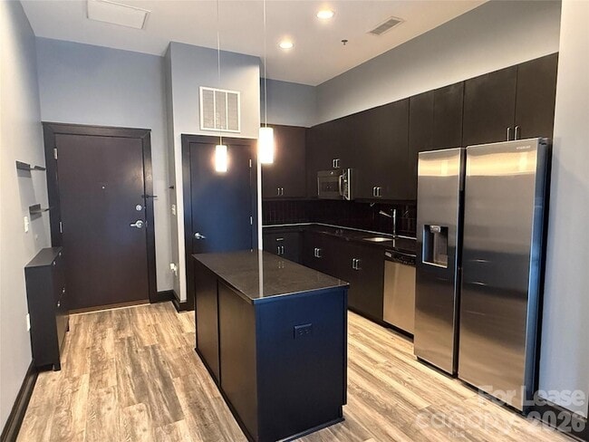 Photo - 333 W Trade St