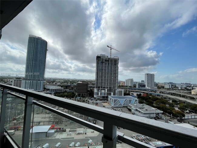 Photo - 90 SW 3rd St Unidad 1809