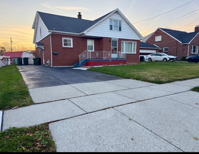 Building Photo - 91 Bloomfield Ave Unit 2