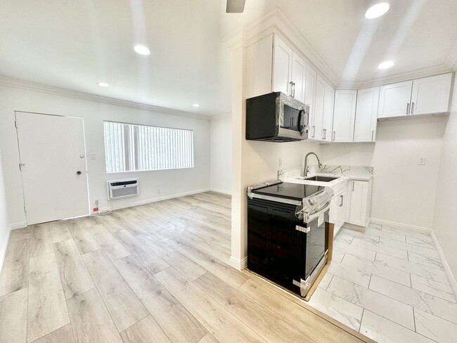 Photo - 14024 Oxnard St Apartment Unit 30A