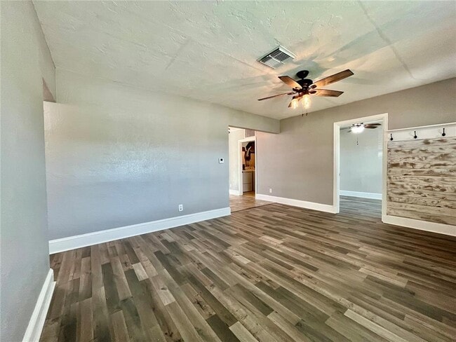 Photo - 801 40th Ave NE