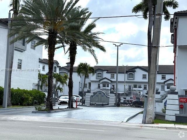 Building Photo - 955 NW 82nd Ave Rental