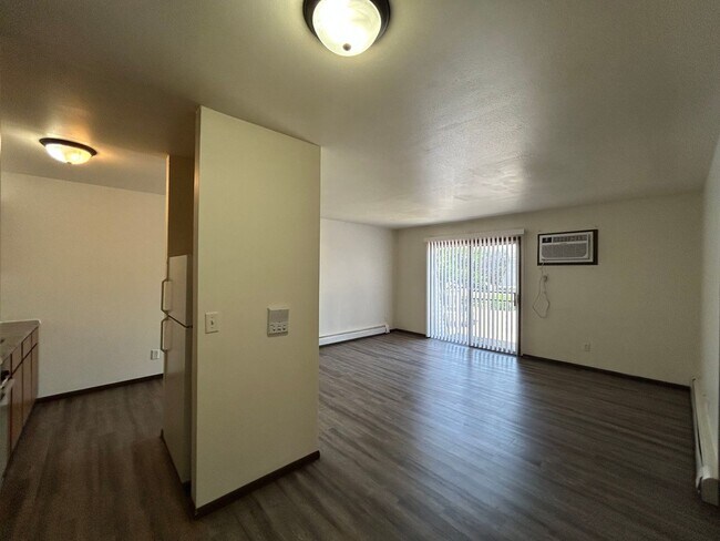 Photo - Colony Court Apartments LLC