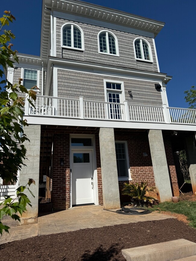 Building Photo - 2021 Rivermont Ave Unit 2021 Rivermont - A