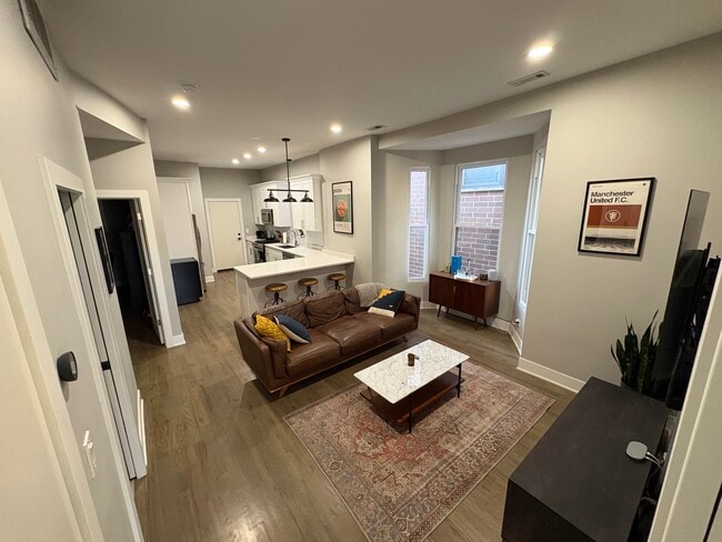 Building Photo - 1933 W Ohio St Unit 2