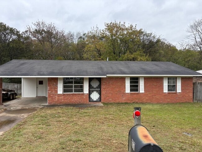 Building Photo - Renovated 3 Bedroom 1 Bath Home for Rent!