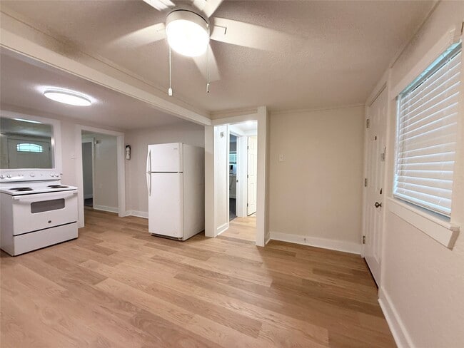 Building Photo - 14070 S Hwy 288b Unit 1 Rental