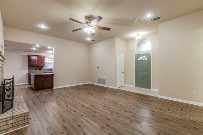 Photo - 208 Pearl Dr