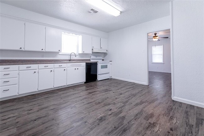 Photo - 324 S Lester St