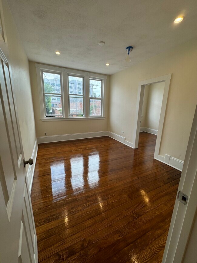 Photo - 1 Miles St Unit #2