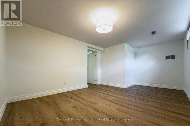 Photo - 14 McElderry Rd