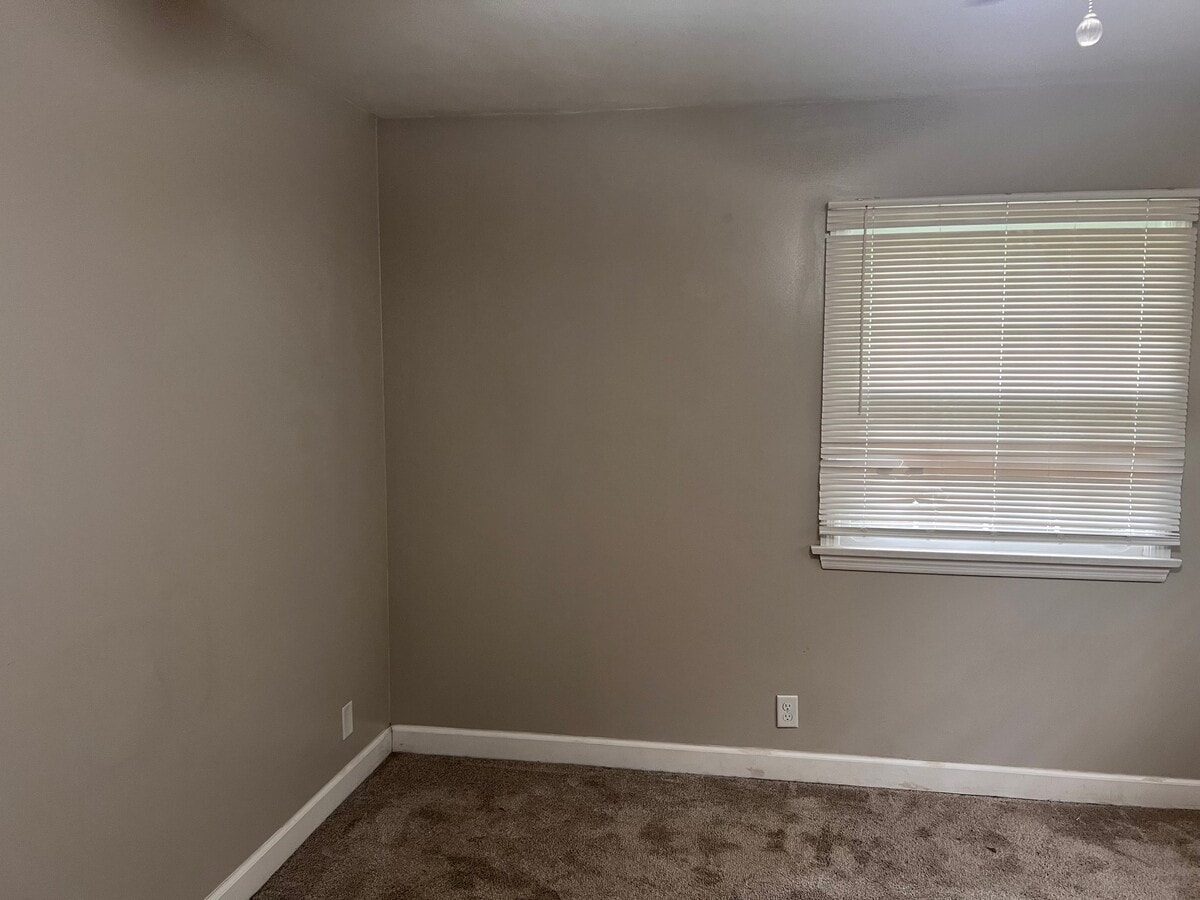 Photo - 502 E Harding Dr