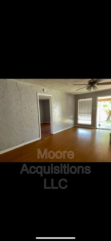 Photo - 810 W Day St