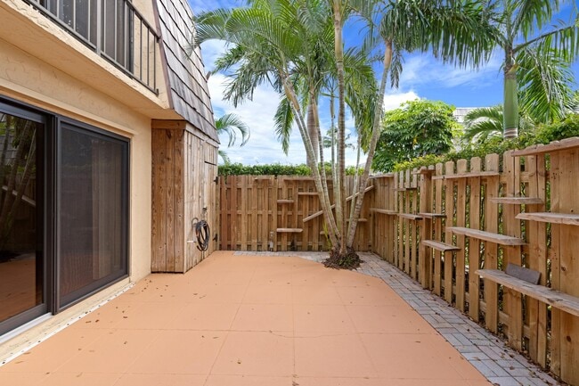 Photo - 2327 Waterside Dr