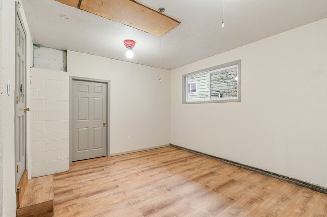 Photo - 744 W Marcy Ave