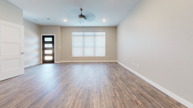 Photo - 205 Short St