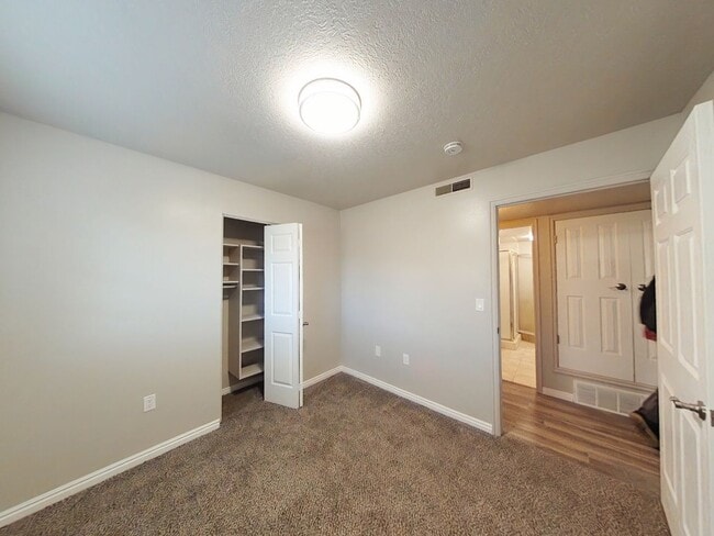 Building Photo - Snow-J Unit 1336 N 1230 W