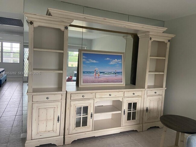 Building Photo - 4050 Ainslie Dr Unit 4050