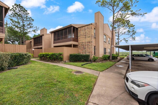 Photo - 10555 Turtlewood Ct Townhome