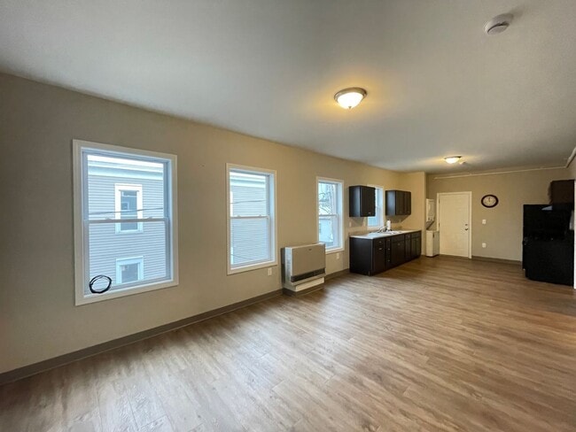 Photo - 463 Beech St Unit 3