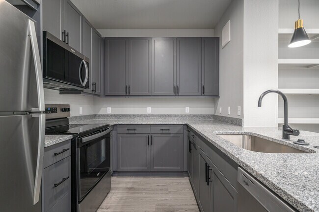 2BR, 2BA - 1,080SF - Kitchen - Wildwood Lake Residency Apartments