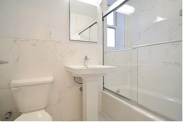 Photo - 1540 Pelham Pkwy S Unidad 6