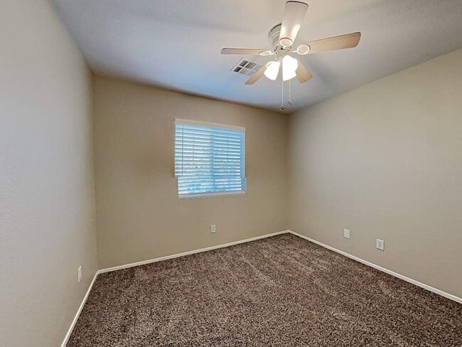 Photo - 1165 Reading Dr NW