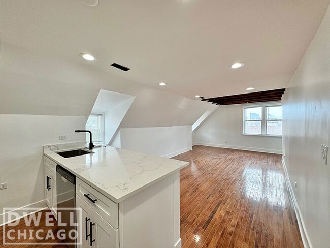 Building Photo - 1362 N Bosworth Ave Unit 4A