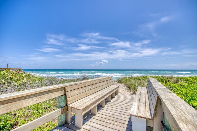Photo - 1501 NE Ocean Blvd Unidad 8
