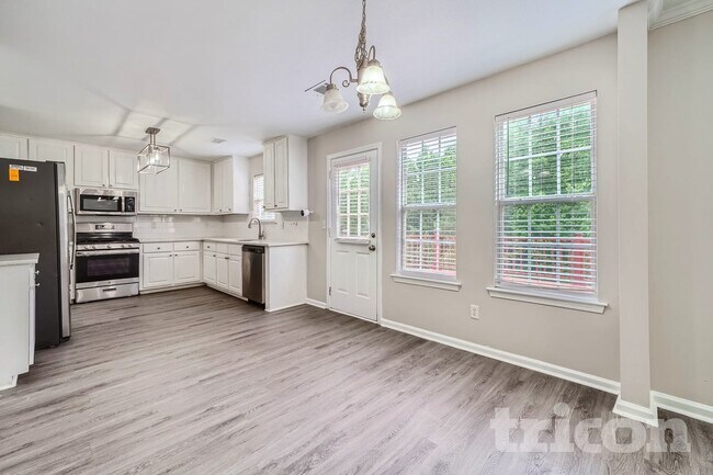 Photo - 5799 Village Loop