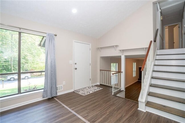 Photo - 2759 Shetland Ln NW