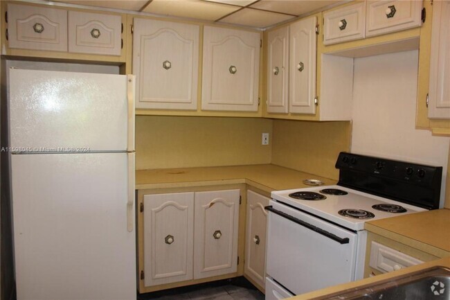 Building Photo - 1 bedroom in North Miami FL 33161 Rental