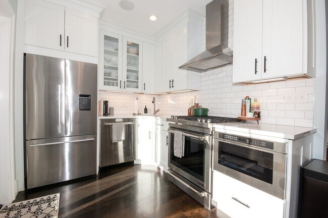 Building Photo - 213 W Fifth St Unit 1 Rental