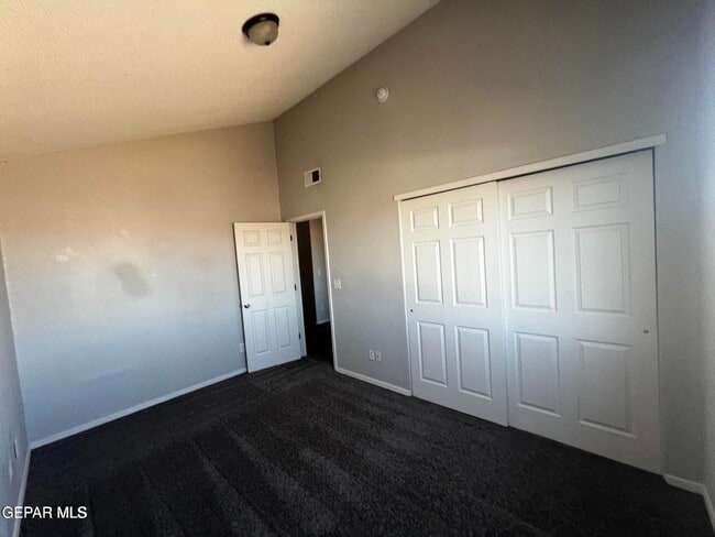 Photo - 7500 Howard St