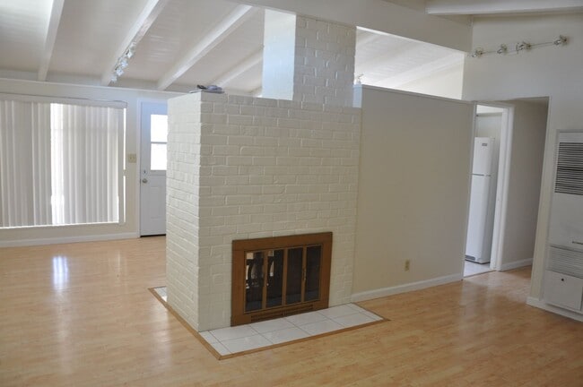 1218 Sandia Ave