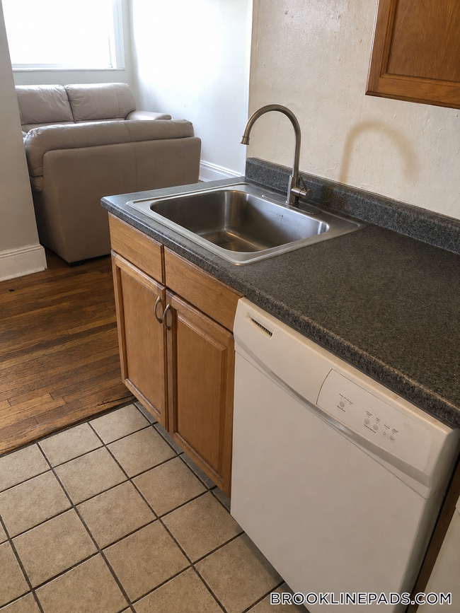 360 Riverway Unit 4