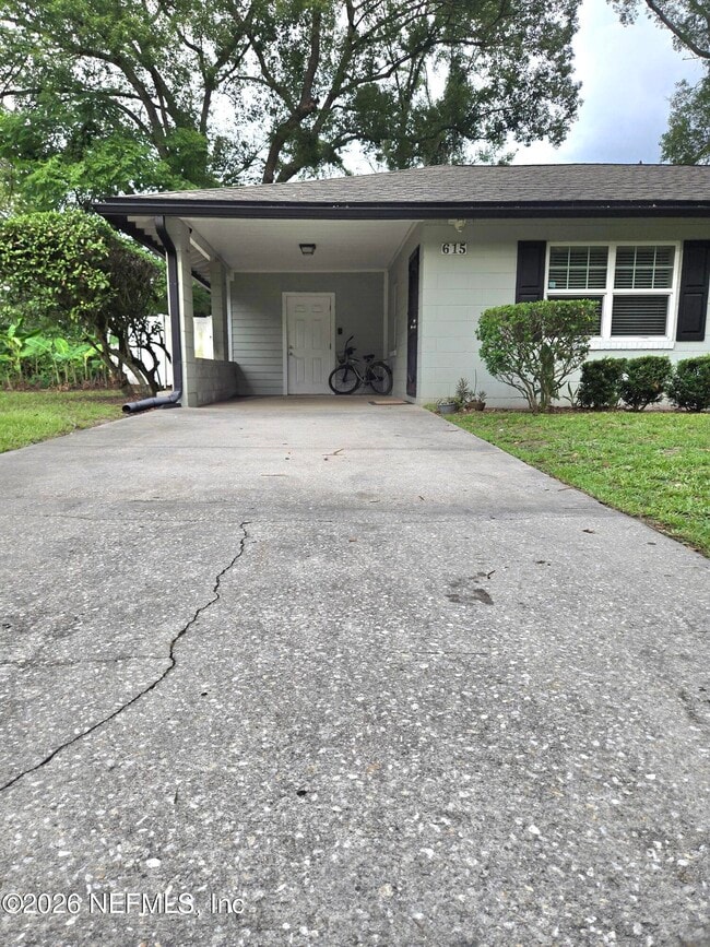 Photo - 615 Luna Ct