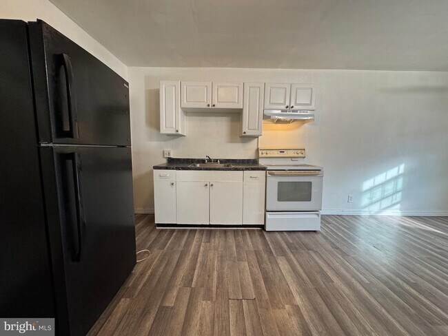 Building Photo - 222 Long Ln Unit #2F