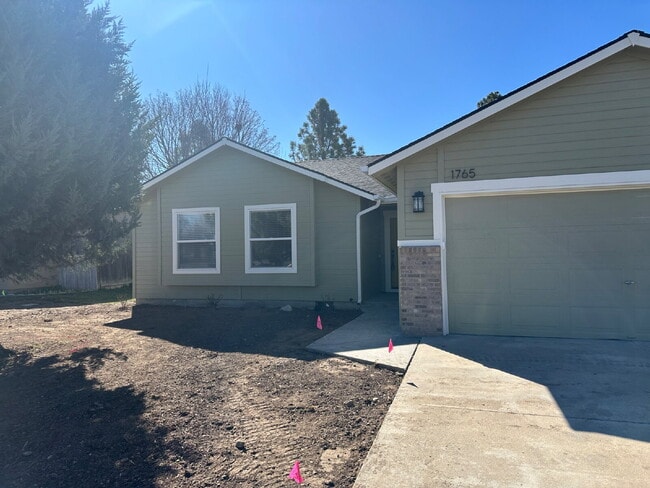 Photo - "Charming 3-Bedroom Oasis with Granite Touches in Meridian!"