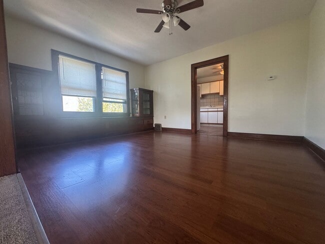 4347-4347 W 49th St Unit 4347 W 49th Street - Upper