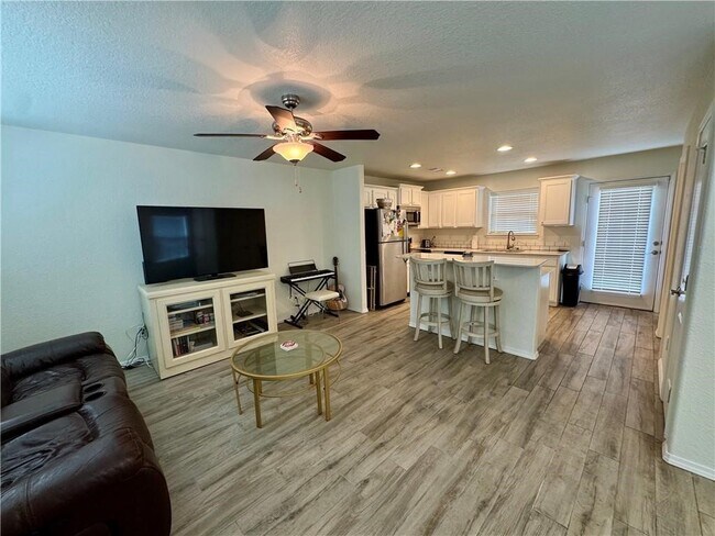 Photo - 271 S Breakwater Ln