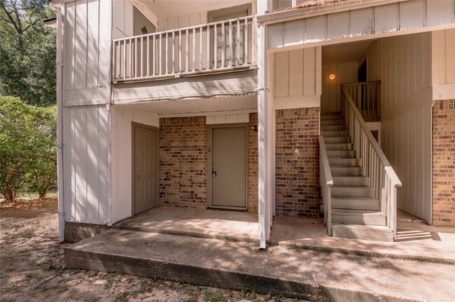 Building Photo - 1329 Windsor St Unit 2 Rental