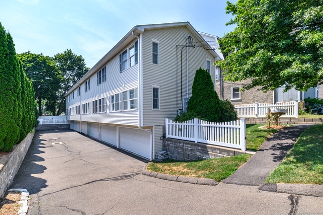 Building Photo - 28 Woodbury Ave Unit 5