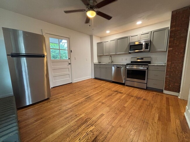 Building Photo - 85 Avon St Unit 2